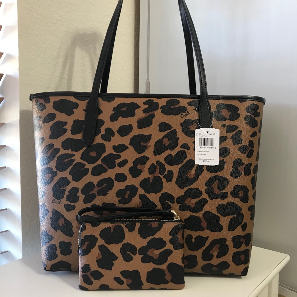 New! COACH TOTE & WRISTLET - Picture 10 of 12